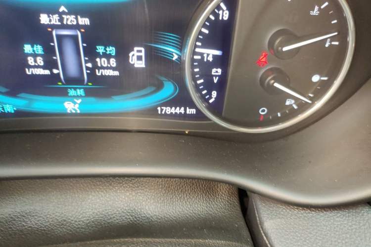 Used Buick Envision 2018 28T Four-Wheel Drive Luxury Model Odometer Close Up