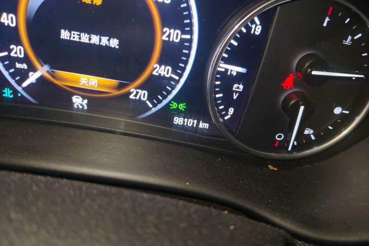 Used Buick Envision 2018 28T All-Wheel-Drive Versatile Sports Flagship Model Odometer Close Up