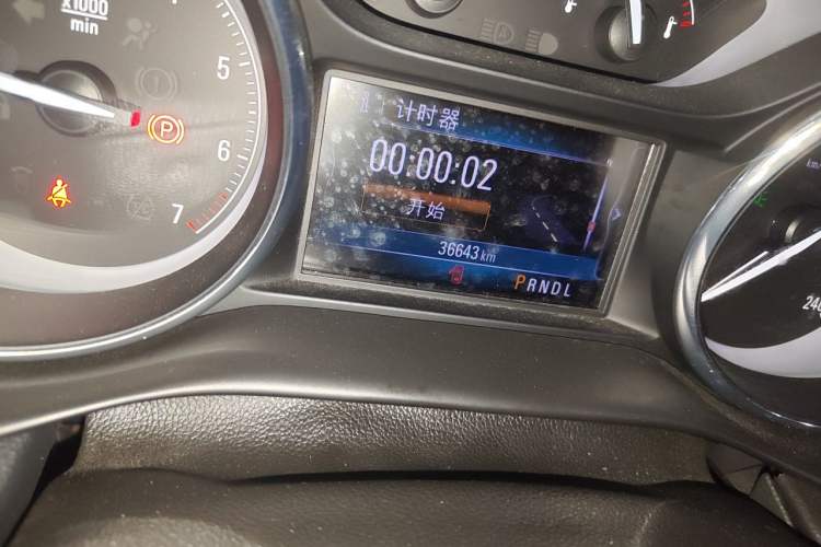 Used Buick Envision 2018 20T Two-Wheel-Drive Elite Model Odometer Close Up