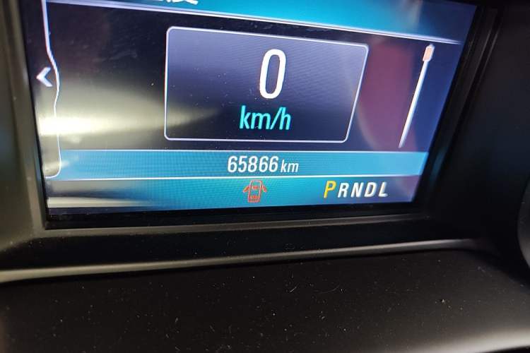 Used Buick Envision 2018 20T Two-Wheel-Drive Elite Model Odometer Close Up