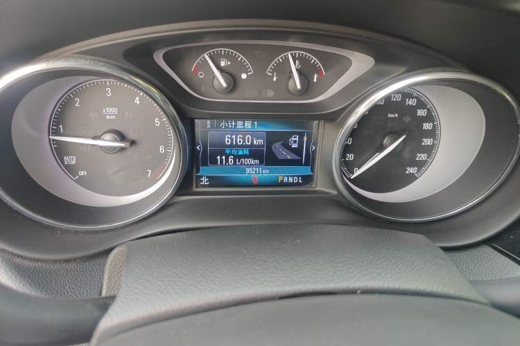 Used Buick Envision 2018 28T Four-Wheel Drive Elite Version Odometer Close Up