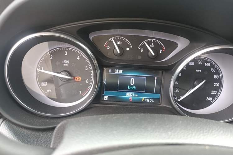 Used Buick Envision 2018 20T Two-Wheel Drive Luxury Model Odometer Close Up