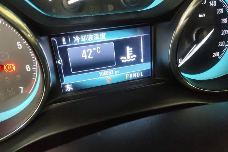 Used Buick Envision 2018 20T Two-Wheel Drive Luxury Model Odometer Close Up