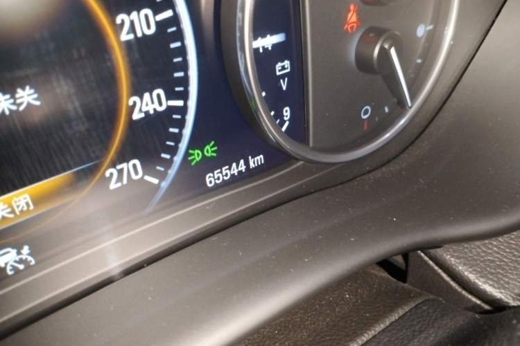 Used Buick Envision 2018 28T Four-Wheel Drive Luxury Model Odometer Close Up