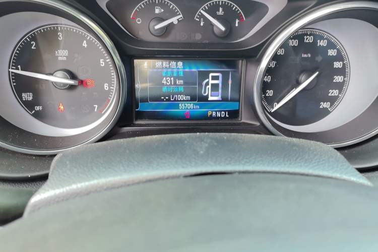 Used Buick Envision 2018 20T Two-Wheel-Drive Elite Model Odometer Close Up