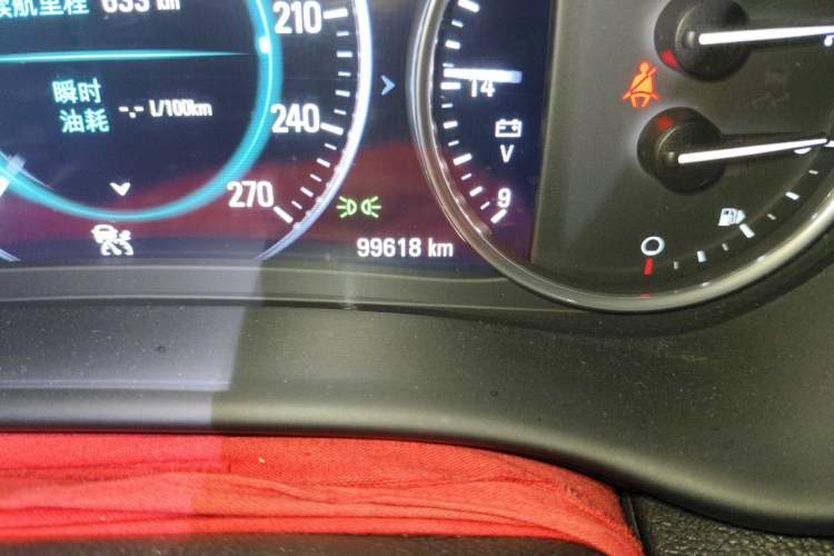 Used Buick Envision 2018 28T Four-Wheel Drive Luxury Model Odometer Close Up
