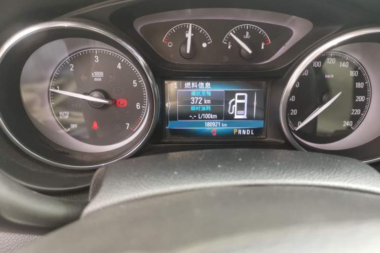 Used Buick Envision 2018 20T Two-Wheel-Drive Leading Model Odometer Close Up