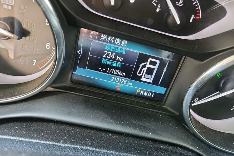 Used Buick Envision 2018 20T Two-Wheel-Drive Elite Model Odometer Close Up