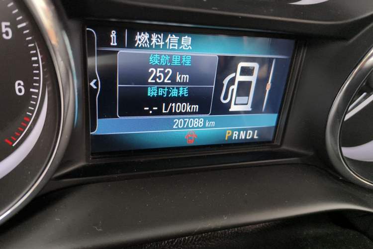 Used Buick Envision 2018 20T Two-Wheel-Drive Elite Model Odometer Close Up