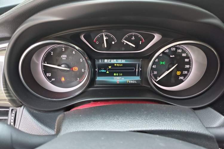 Used Buick Envision 2018 20T Two-Wheel-Drive Elite Model Odometer Close Up
