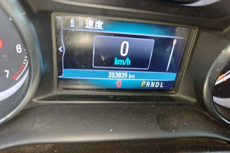 Used Buick Envision 2018 20T Two-Wheel-Drive Leading Model Odometer Close Up