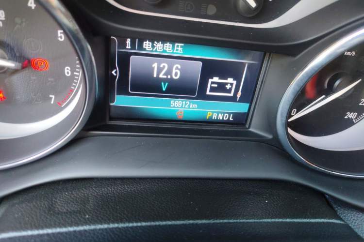 Used Buick Envision 2018 20T Two-Wheel-Drive Leading Model Odometer Close Up