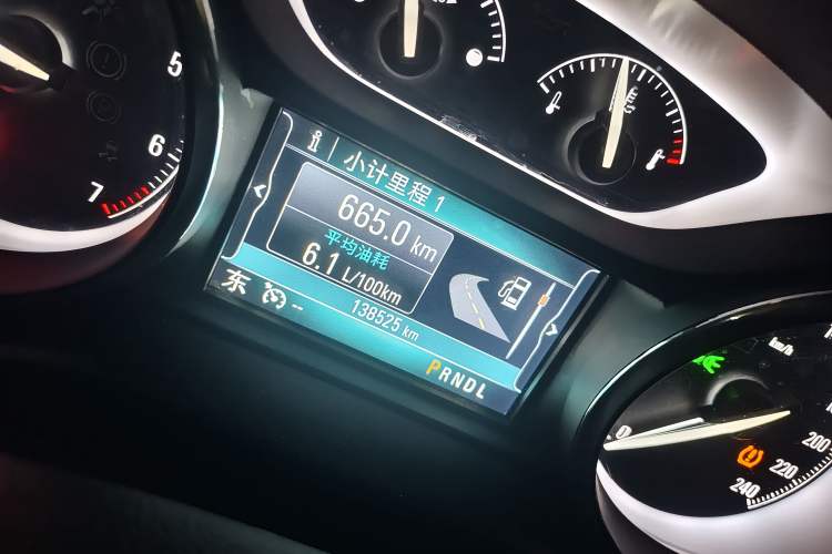 Used Buick Envision 2018 20T Two-Wheel Drive Luxury Model Odometer Close Up