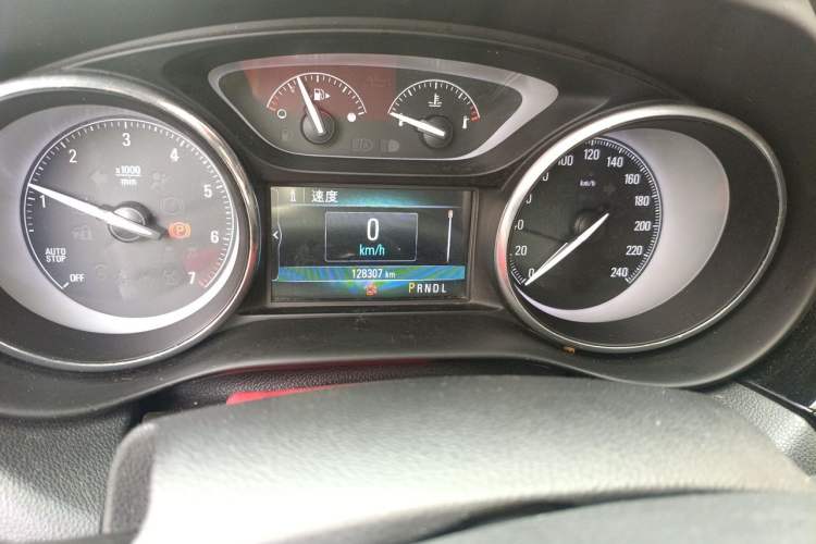 Used Buick Envision 2018 20T Two-Wheel-Drive Elite Model Odometer Close Up