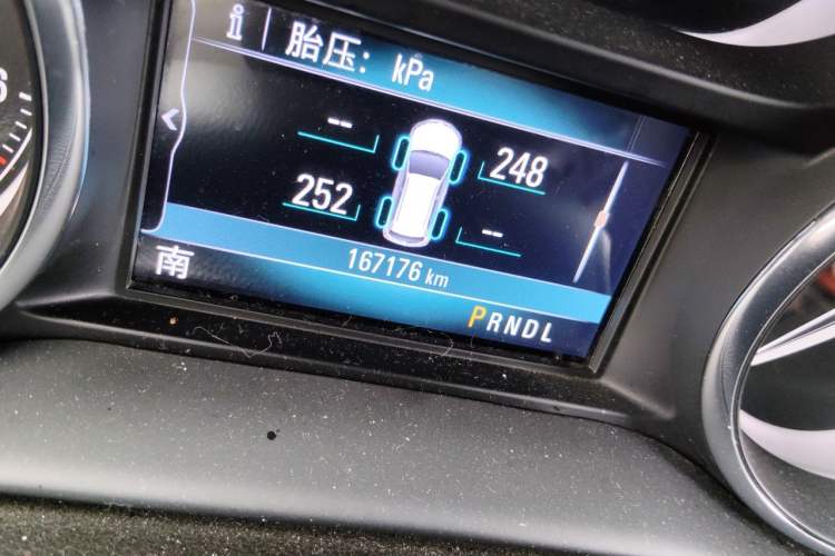 Used Buick Envision 2018 20T Two-Wheel Drive Luxury Model Odometer Close Up