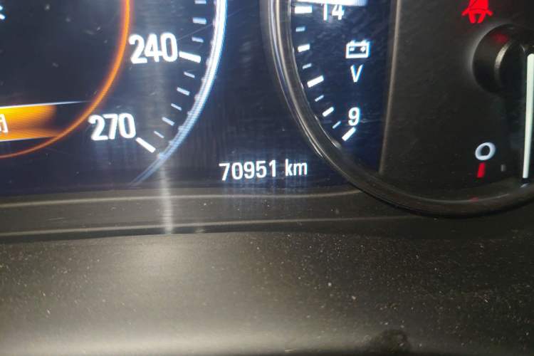 Used Buick Envision 2018 28T Four-Wheel Drive Luxury Model Odometer Close Up