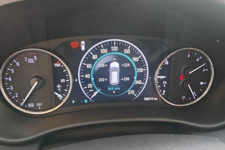 Used Buick Envision 2018 28T Four-Wheel Drive Luxury Model Odometer Close Up
