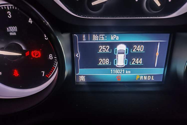 Used Buick Envision 2018 28T Four-Wheel Drive Elite Version Odometer Close Up