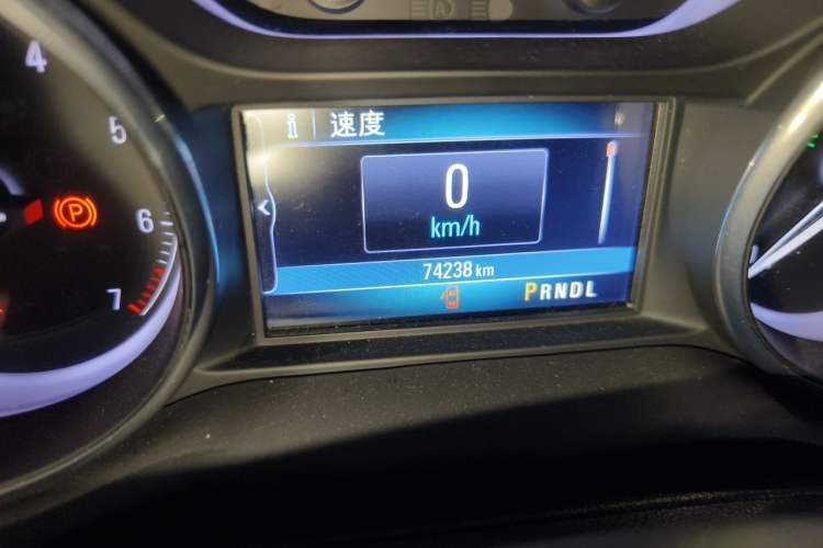 Used Buick Envision 2018 20T Two-Wheel-Drive Leading Model Odometer Close Up