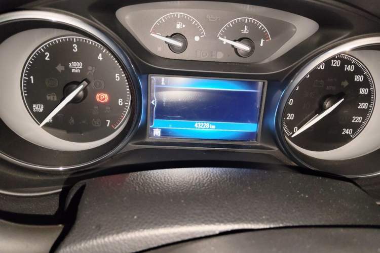 Used Buick Envision 2018 28T Four-Wheel Drive Elite Version Odometer Close Up