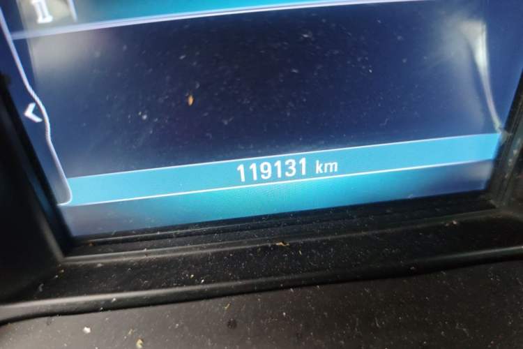 Used Buick Envision 2018 20T Two-Wheel-Drive Elite Model Odometer Close Up