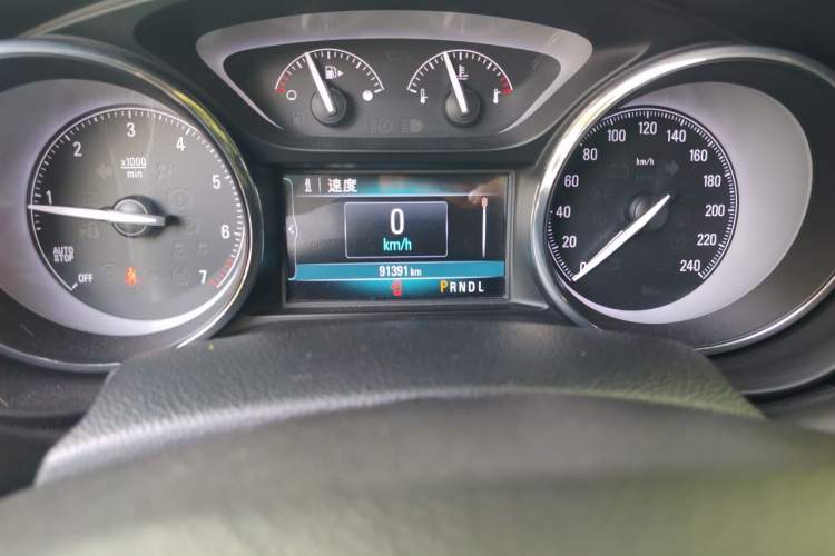 Used Buick Envision 2018 20T Two-Wheel-Drive Elite Model Odometer Close Up