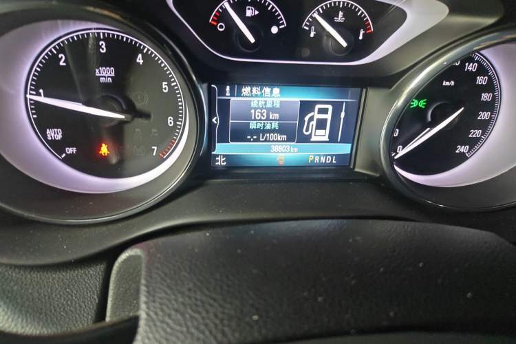 Used Buick Envision 2018 20T Two-Wheel Drive Luxury Model Odometer Close Up