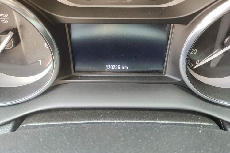Used Buick Envision 2018 28T Four-Wheel Drive Elite Version Odometer Close Up