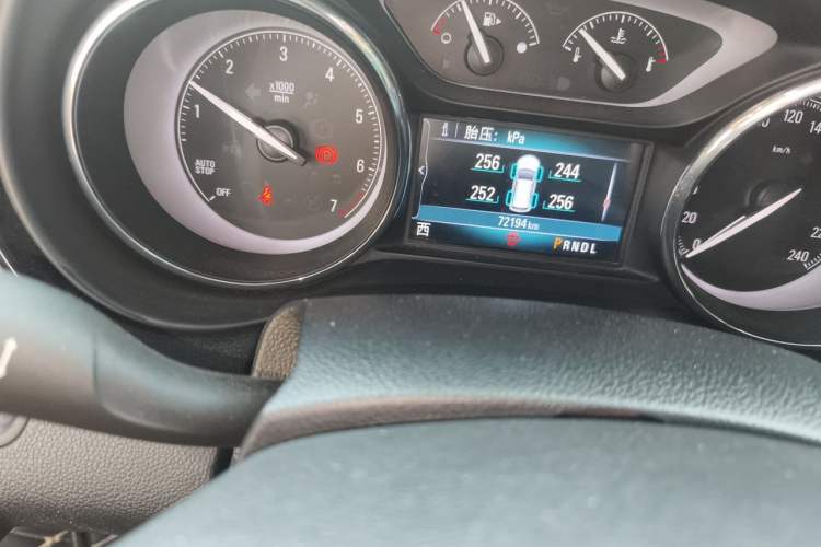 Used Buick Envision 2018 28T Four-Wheel Drive Elite Version Odometer Close Up