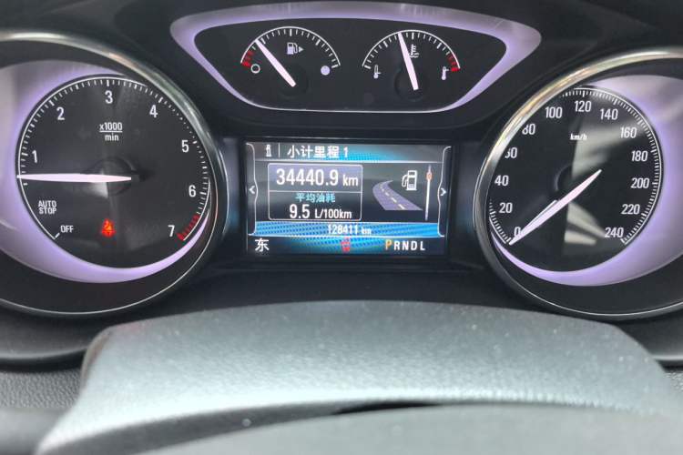 Used Buick Envision 2018 28T Four-Wheel Drive Elite Version Odometer Close Up