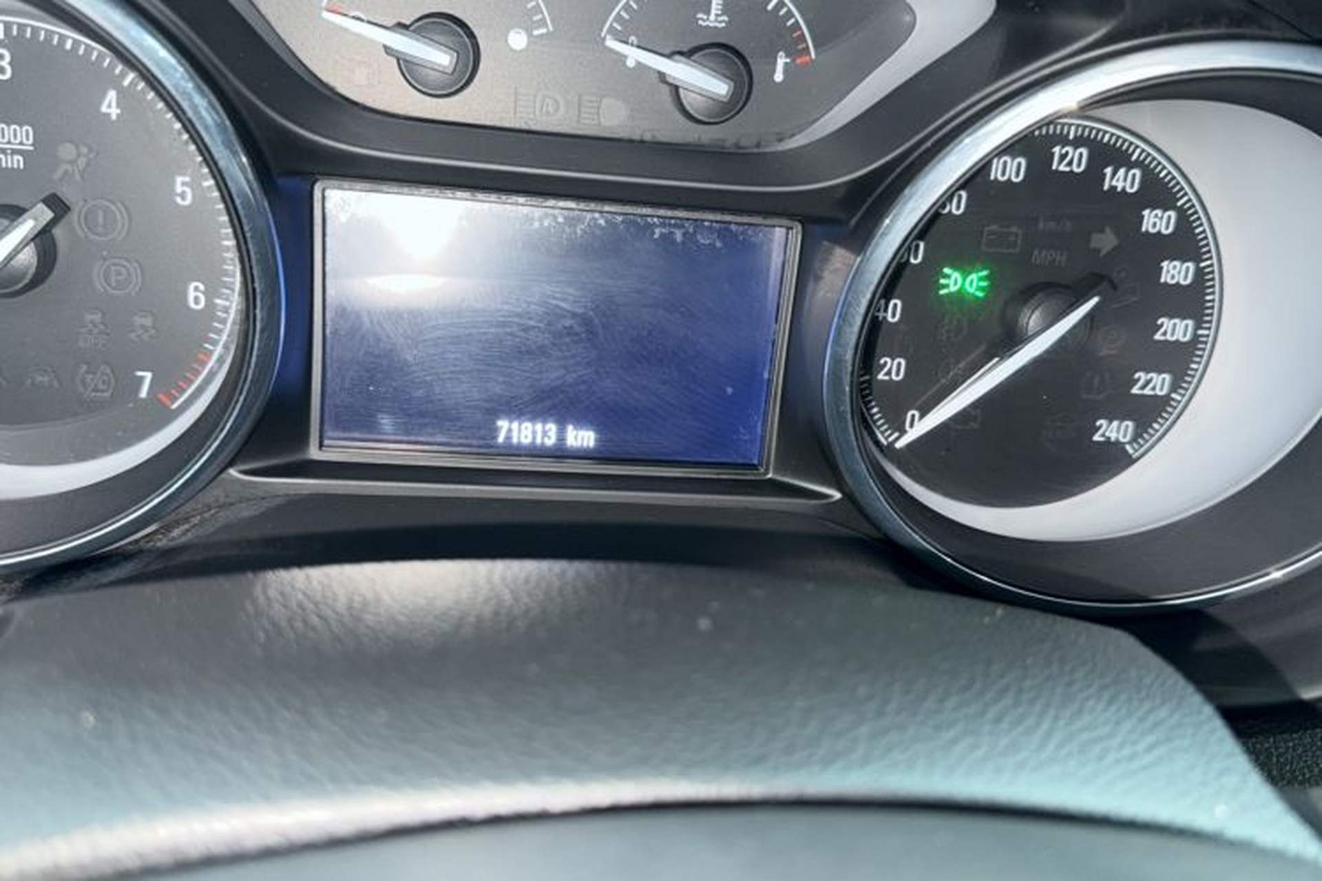 Used Buick Envision 2018 28T Four-Wheel Drive Elite Version Odometer Close Up