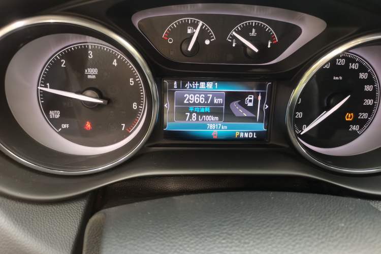 Used Buick Envision 2018 20T Two-Wheel-Drive Elite Model Odometer Close Up