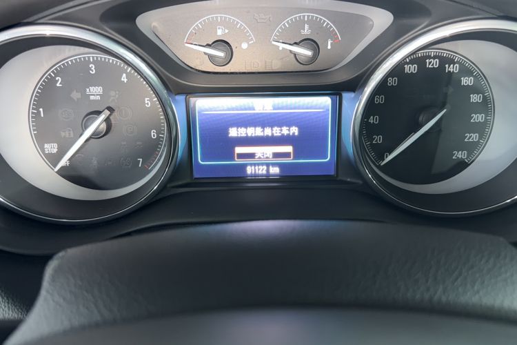 Used Buick Envision 2018 20T Two-Wheel-Drive Elite Model Odometer Close Up