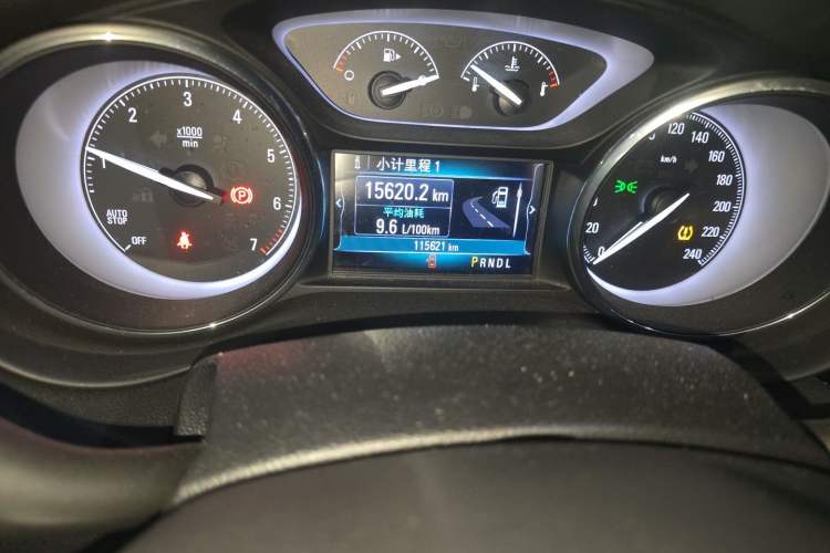 Used Buick Envision 2018 20T Two-Wheel-Drive Elite Model Odometer Close Up