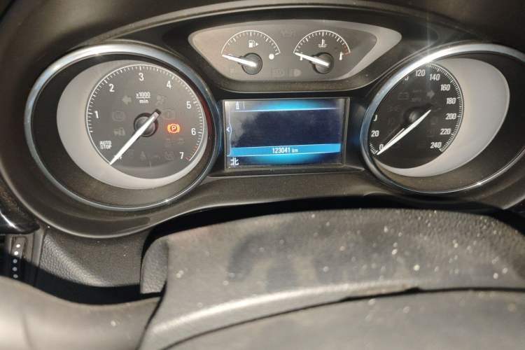 Used Buick Envision 2018 28T Four-Wheel Drive Elite Version Odometer Close Up