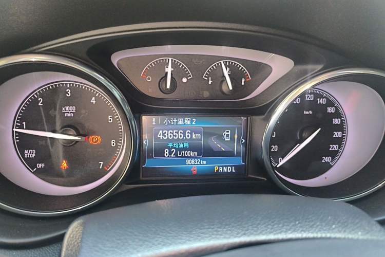 Used Buick Envision 2018 20T Two-Wheel-Drive Elite Model Odometer Close Up