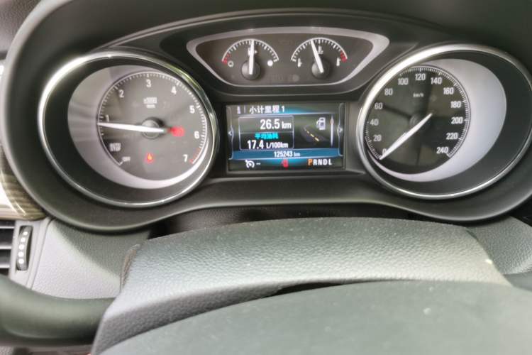 Used Buick Envision 2018 20T Two-Wheel-Drive Leading Model Odometer Close Up