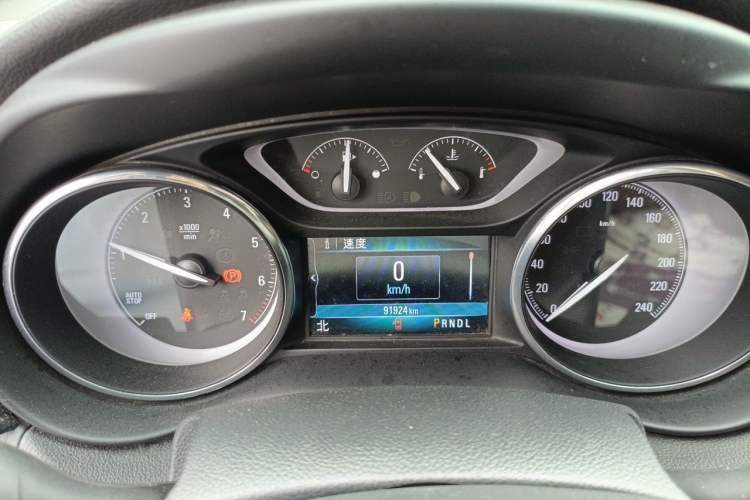Used Buick Envision 2018 20T Two-Wheel Drive Luxury Model Odometer Close Up