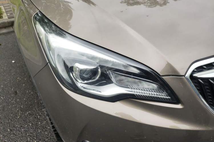 Used Buick Envision 2018 28T Four-Wheel Drive Luxury Model Right Front Headlight