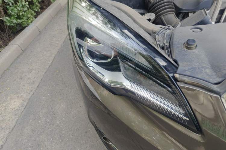 Used Buick Envision 2018 28T Four-Wheel Drive Elite Version Right Front Headlight