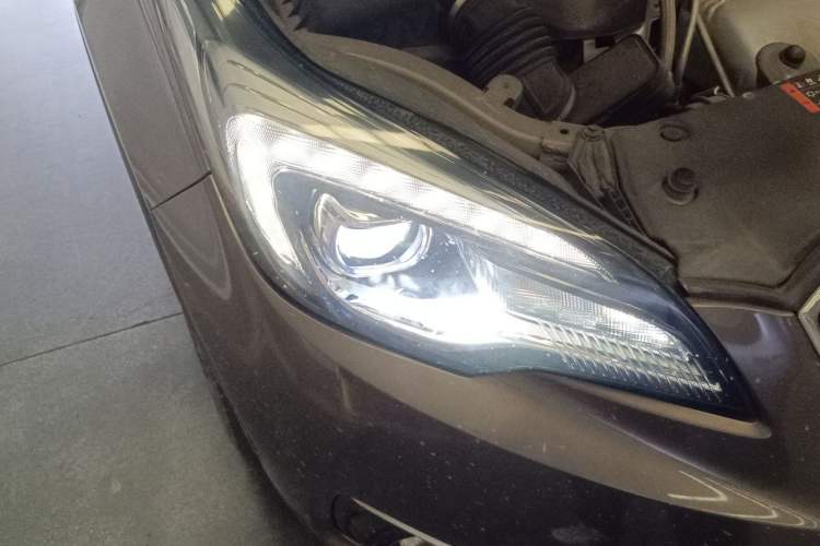 Used Buick Envision 2018 28T Four-Wheel Drive Luxury Model Right Front Headlight