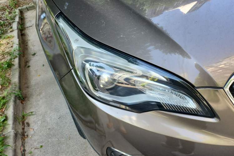 Used Buick Envision 2018 20T Two-Wheel-Drive Elite Model Right Front Headlight