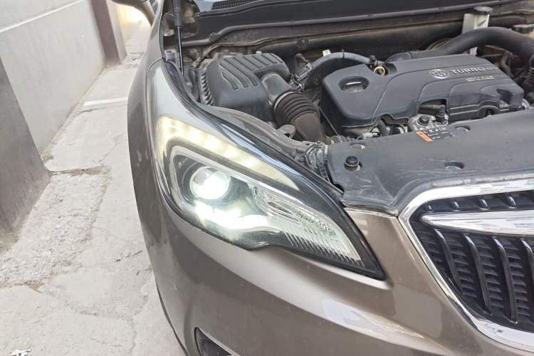 Used Buick Envision 2018 20T Two-Wheel-Drive Elite Model Right Front Headlight