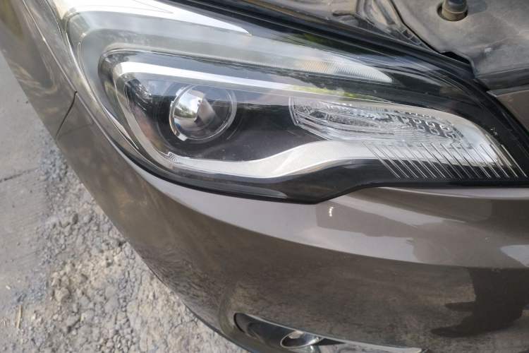 Used Buick Envision 2018 20T Two-Wheel-Drive Elite Model Right Front Headlight