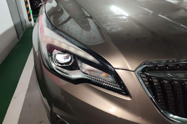 Used Buick Envision 2018 20T Two-Wheel Drive Luxury Model Right Front Headlight