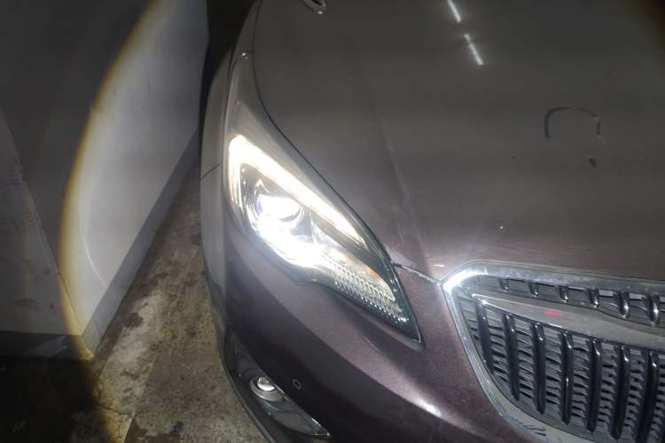 Used Buick Envision 2018 28T Four-Wheel Drive Luxury Model Right Front Headlight