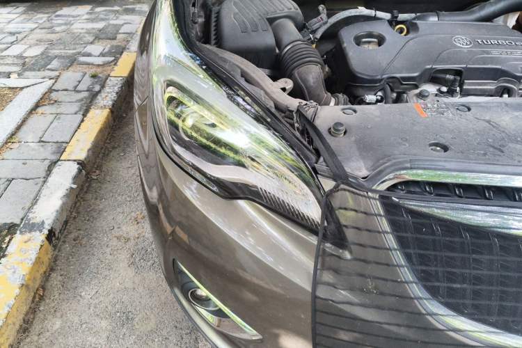 Used Buick Envision 2018 20T Two-Wheel-Drive Elite Model Right Front Headlight