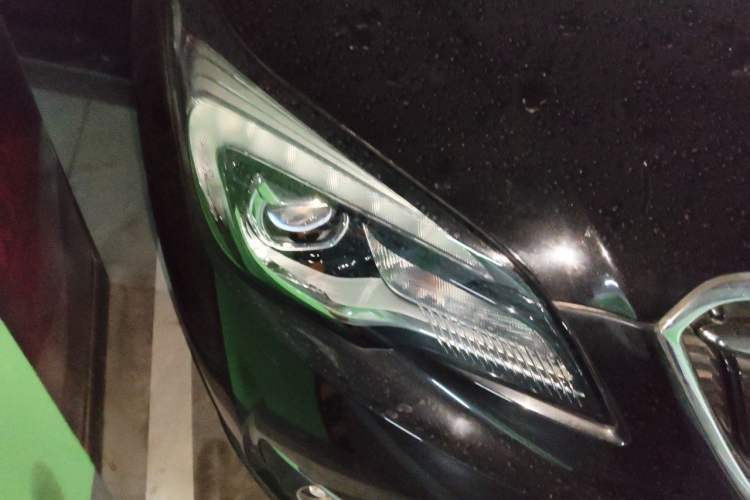Used Buick Envision 2018 28T Four-Wheel Drive Elite Version Right Front Headlight