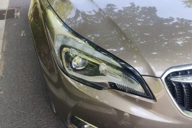 Used Buick Envision 2018 20T Two-Wheel-Drive Elite Model Right Front Headlight