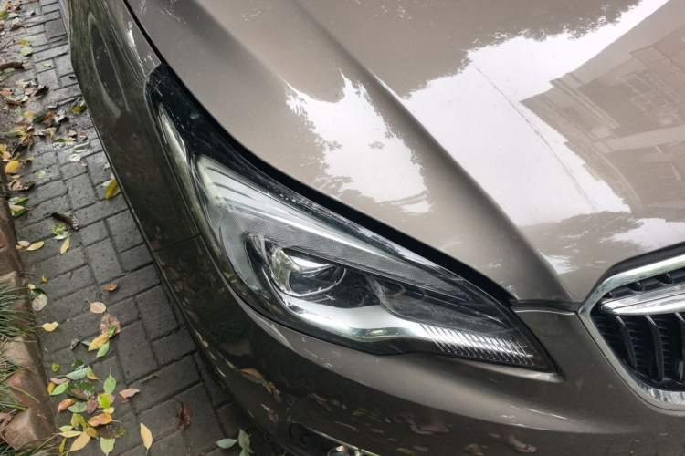 Used Buick Envision 2018 28T Four-Wheel Drive Elite Version Right Front Headlight